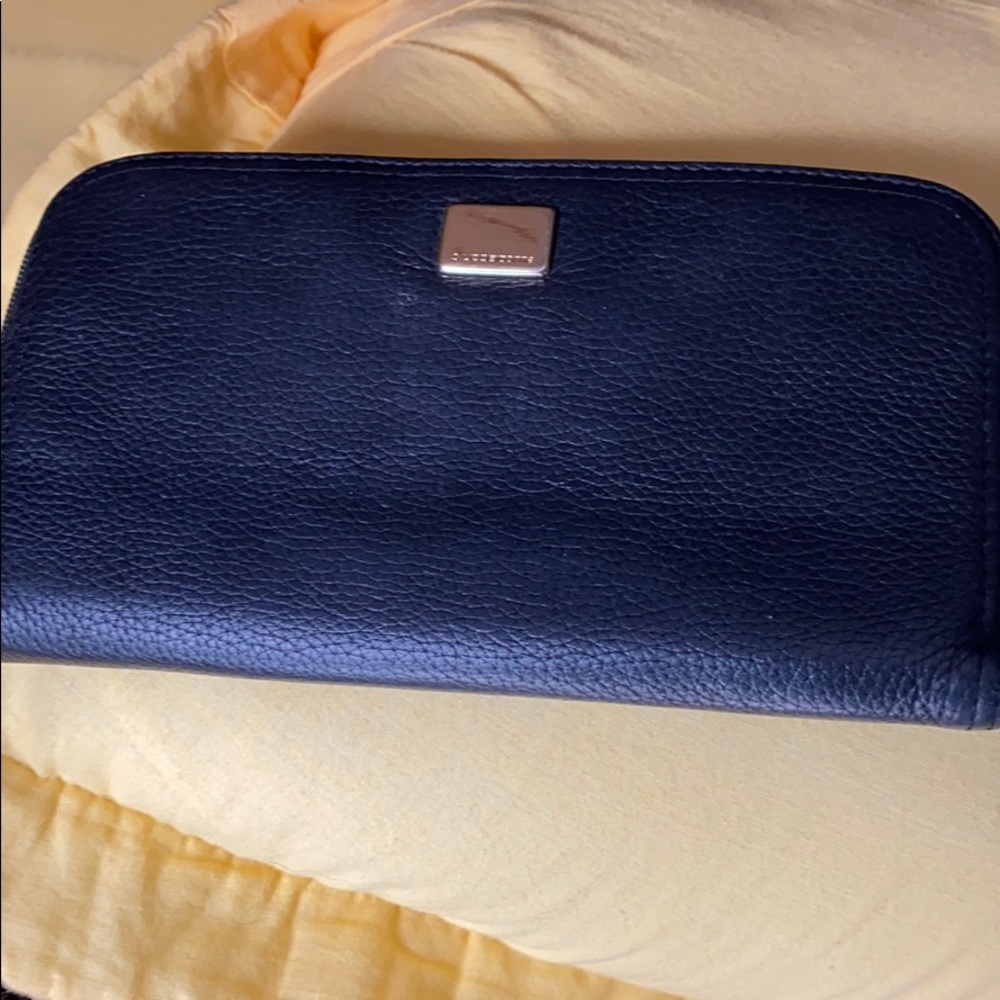 🛑LAST CHANCE🛑LIZ CLAIBORNE Leather Wallet - Picture 2 of 12